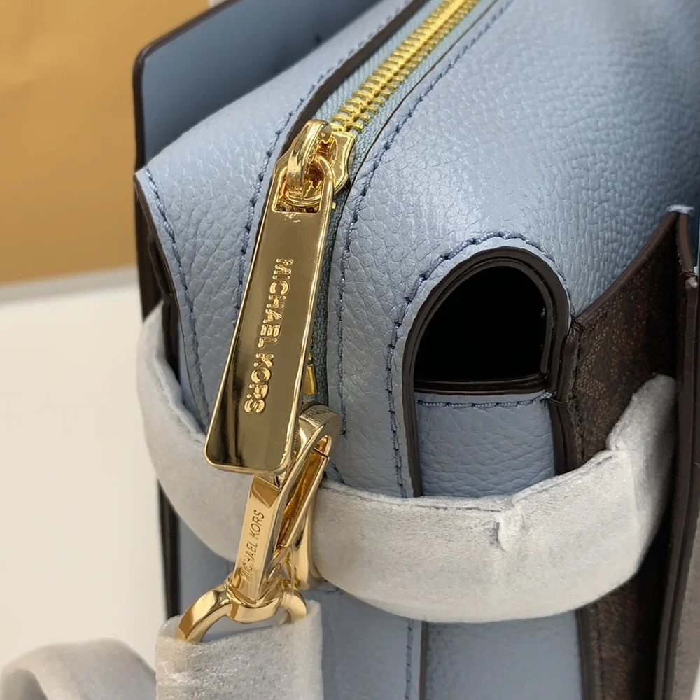 MICHAEL KORS MERCER MEDIUM TOP ZIP BELTED SATCHEL BROWN/ PALE BLUE SIGNATURE - Picture 3 of 16